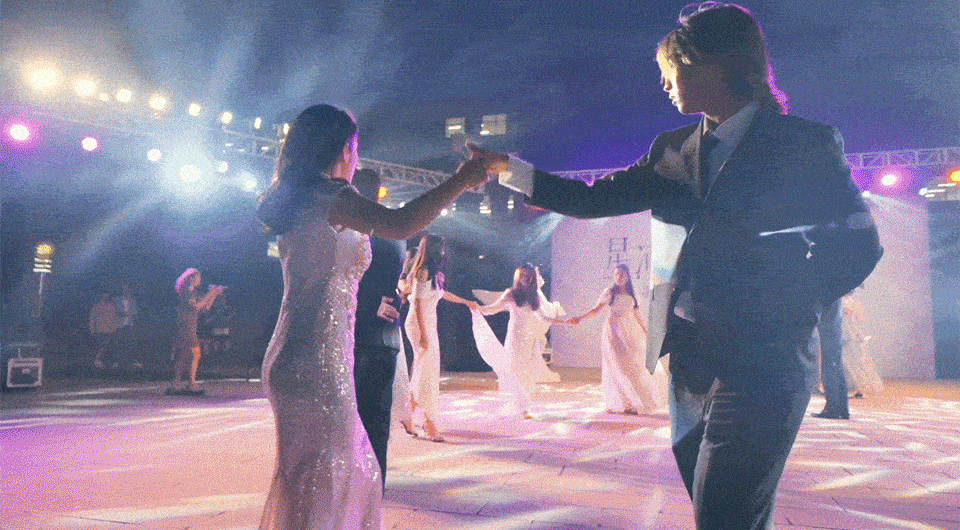 beat365正版唯一官方网站毕业舞会